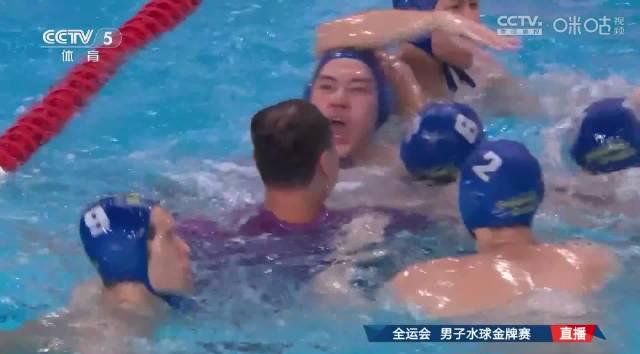 刷到廣東隊水球衛冕的瞬間,我卻想起在海外半夜卡頓看比賽的無奈