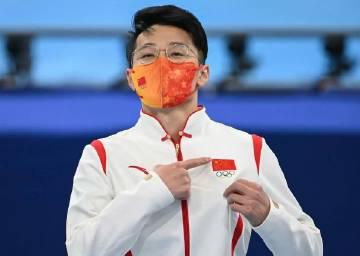 刷到任子威的冬奧倒計時微博,我翻出當年留學時卡成PPT的比賽直播,突然懂了