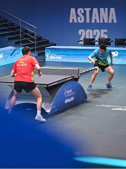 刷到許昕在哈薩克表演賽的片段,我才發現海外遊子最扎心的不是思鄉,而是這個