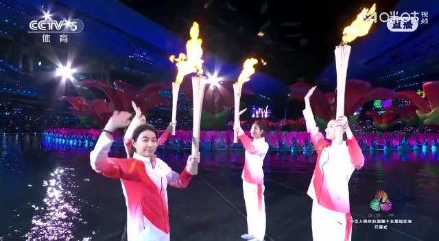 海外追全運會不再難!郭晶晶王欣瑜火炬傳遞精彩瞬間全解析