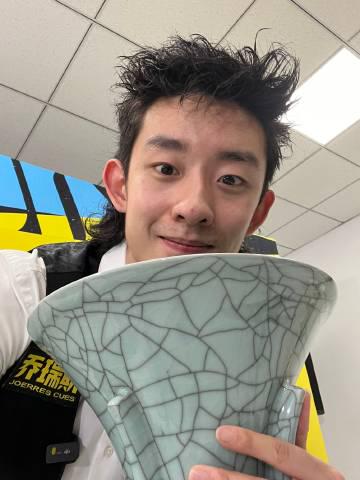 刷到吳宜澤奪冠四連拍時,我正在海外卡成PPT的影片網站上掙扎——原來我們和祖國的熱血時刻,只差一個解除限制的距離