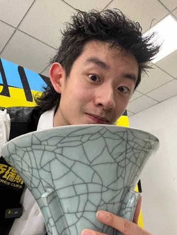 刷到吳宜澤奪冠四連拍時,我正在海外卡成PPT的影片網站上掙扎——原來我們和祖國的熱血時刻,只差一個解除限制的距離